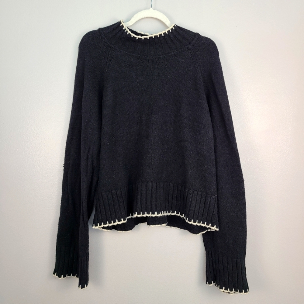 GAP Black & White Contrast Scalloped Hemline Bell Sleeve Pullover Knit Sweater
